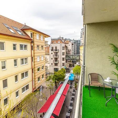 Apartment Kazinczy 52 B *